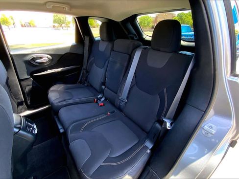 Used 2015 Jeep Cherokee Latitude AWD/4WD image 20