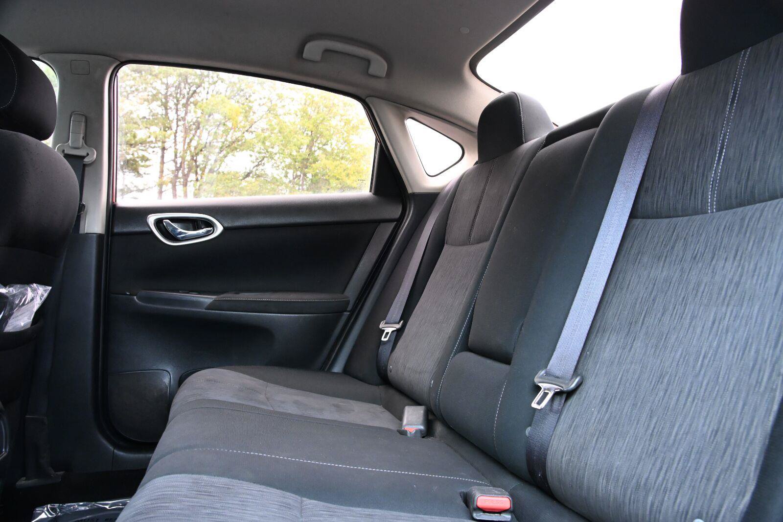 Used 2015 Nissan Sentra SV FWD image 17