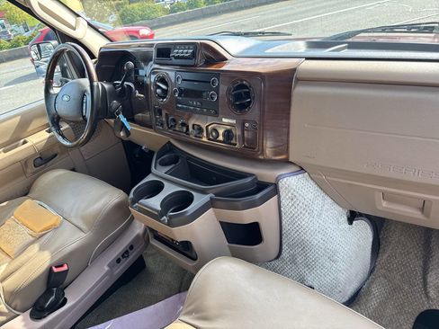 Used 2011 Ford E-150 and Econoline 150 w/ Premium Van Group image 21