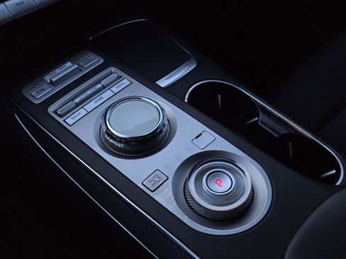 Used 2022 Genesis GV70 2.5T w/ Sport Prestige Package image 25