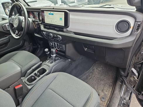 Certified 2024 Jeep Gladiator Sport AWD/4WD image 17