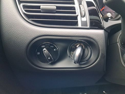 Used 2020 Porsche Macan image 24