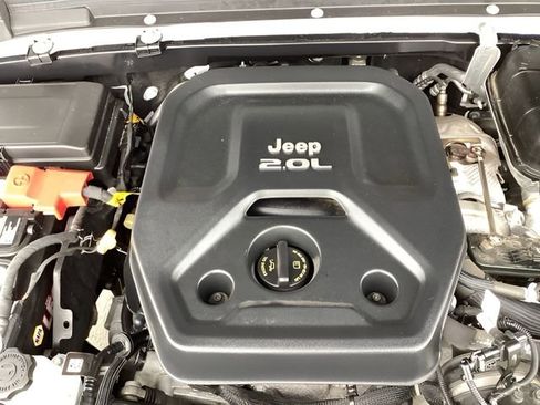 Used 2022 Jeep Wrangler Unlimited Sahara w/ Cold Weather Group AWD/4WD image 33