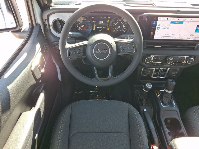 Used 2025 Jeep Gladiator Sport AWD/4WD image 3