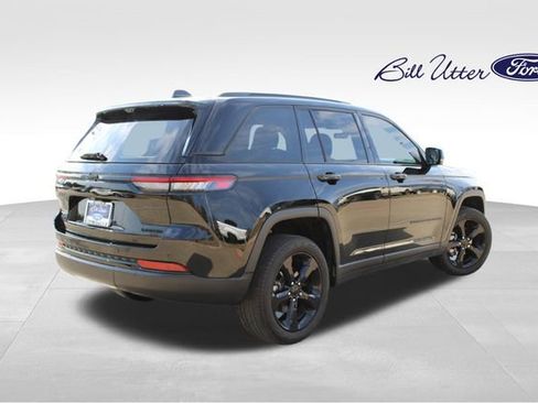 Used 2023 Jeep Grand Cherokee Limited w/ Luxury Tech Group II image 5