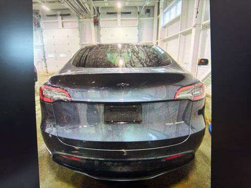 Used 2023 Tesla Model Y Long Range image 3
