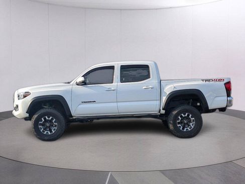 Used 2019 Toyota Tacoma TRD Off-Road AWD/4WD image 2