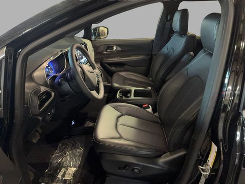 New 2026 Chrysler Pacifica Select FWD image 9