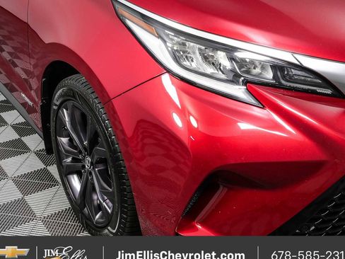 Used 2021 Toyota Sienna XSE w/ XSE Plus Package FWD image 39