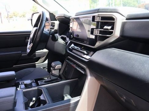 Used 2022 Toyota Tundra SR5 w/ SR5 Convenience Package AWD/4WD image 9