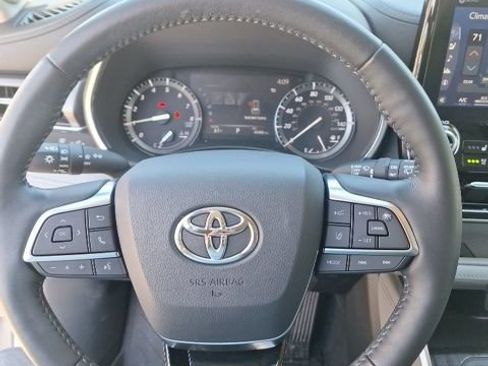 Used 2020 Toyota Highlander Limited image 12