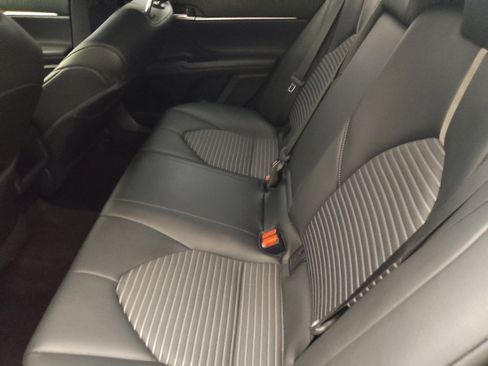 Used 2021 Toyota Camry SE FWD image 18