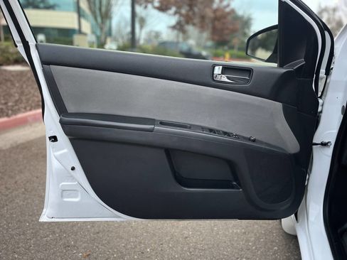 Used 2010 Nissan Sentra 2.0 S w/ Convenience Pkg image 8