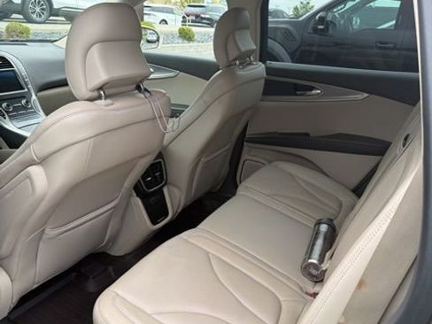 Used 2017 Lincoln MKX Reserve AWD/4WD image 4
