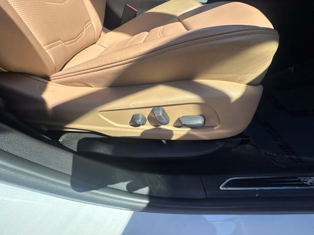 Used 2020 Cadillac XT5 Premium Luxury w/ Platinum Package FWD image 17