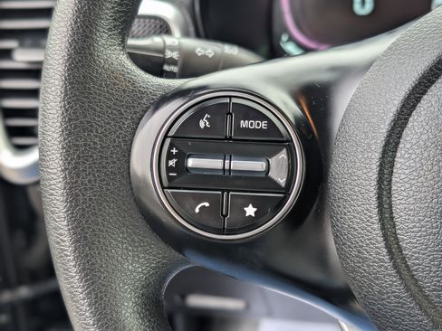 Used 2023 Kia Soul LX image 18