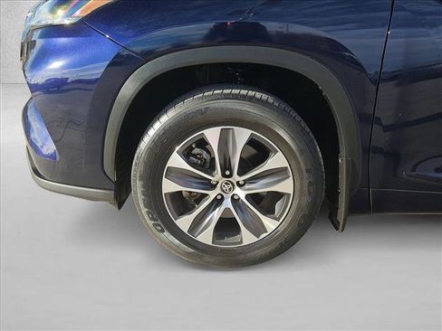 Used 2022 Toyota Highlander XLE image 26