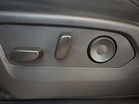 Used 2025 Chevrolet Silverado 2500 LTZ w/ LTZ Convenience Package image 13