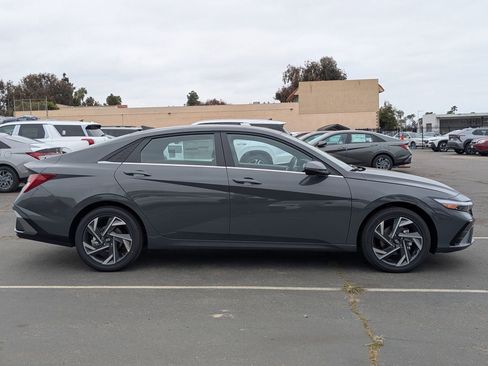 New 2025 Hyundai Elantra Limited image 5