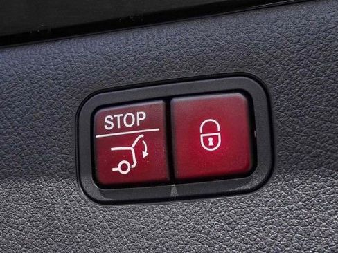 New 2022 Mercedes-Benz EQS 580 4MATIC Sedan image 25