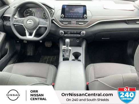 Used 2025 Nissan Altima 2.5 SV FWD image 15
