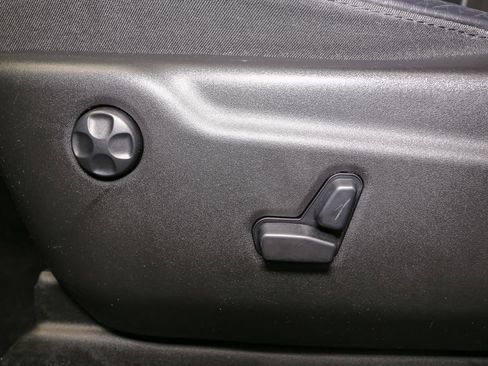 Used 2019 Jeep Grand Cherokee Altitude image 45