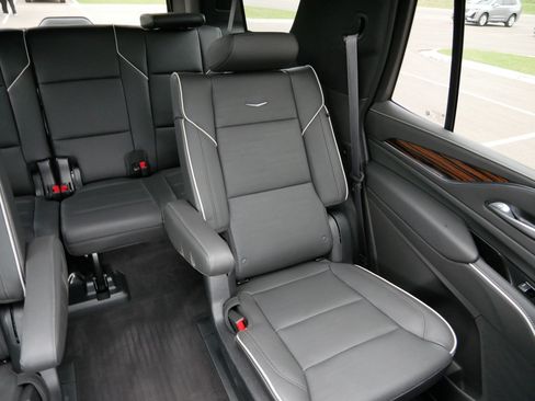 Certified 2023 Cadillac Escalade Premium Luxury w/ Performance Package AWD/4WD image 14