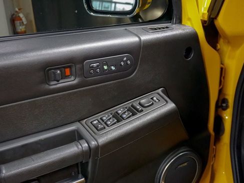 Used 2005 HUMMER H2 w/ Preferred Equipment Group image 47