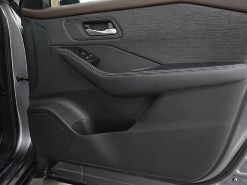 Used 2021 Nissan Rogue SV image 9