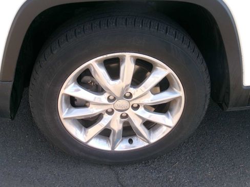 Used 2014 Jeep Cherokee Limited w/ Luxury Group image 9