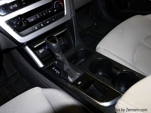 Used 2017 Hyundai Sonata SE image 22