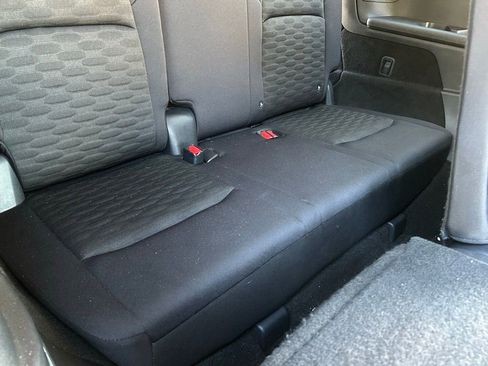 Used 2023 Nissan Pathfinder SV image 39