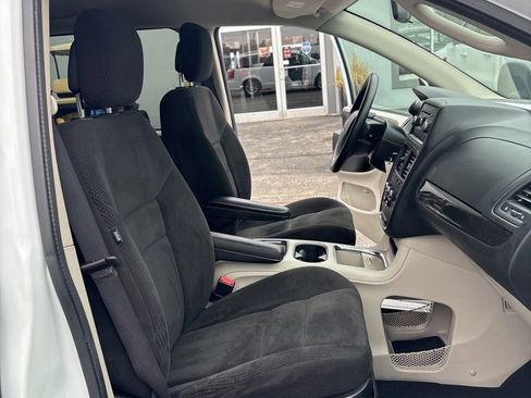 Used 2016 Dodge Grand Caravan SXT image 64