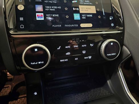 Used 2024 Jaguar E-PACE R-Dynamic SE image 31