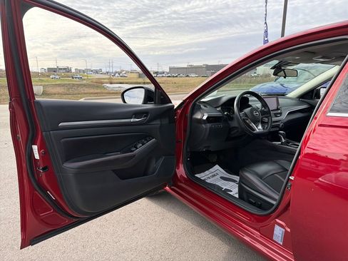 Used 2024 Nissan Altima 2.5 SR image 13
