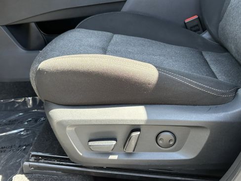 Used 2025 Nissan Rogue SV AWD/4WD image 23