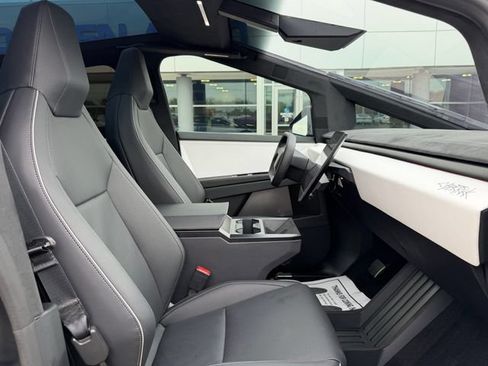 Used 2024 Tesla Cybertruck Cyberbeast AWD/4WD image 27