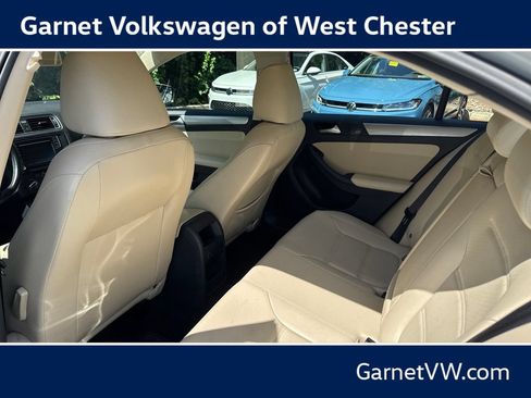 Used 2017 Volkswagen Jetta SE FWD image 10