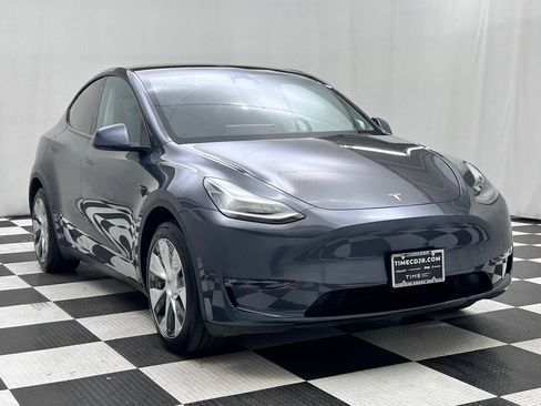 Used 2023 Tesla Model Y Long Range AWD/4WD image 2