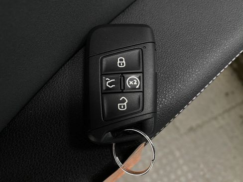 New 2026 Volkswagen Taos SE image 29