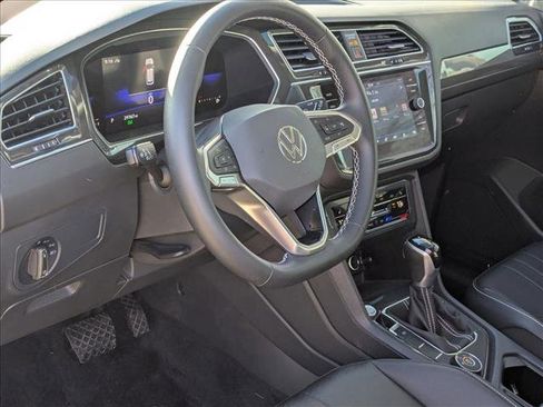 Used 2022 Volkswagen Tiguan SE image 10