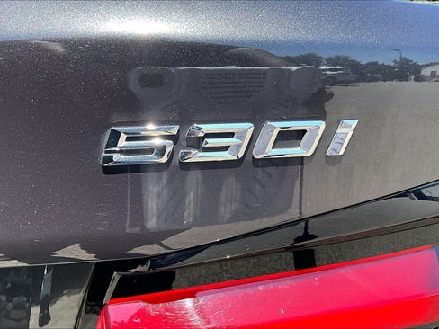 Used 2022 BMW 530i w/ Premium Package RWD image 10