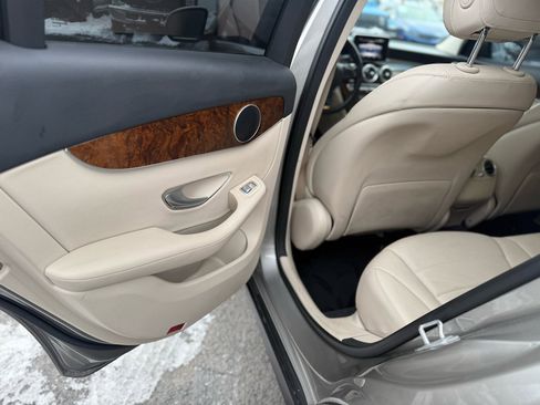 Used 2019 Mercedes-Benz GLC 300 4MATIC image 33