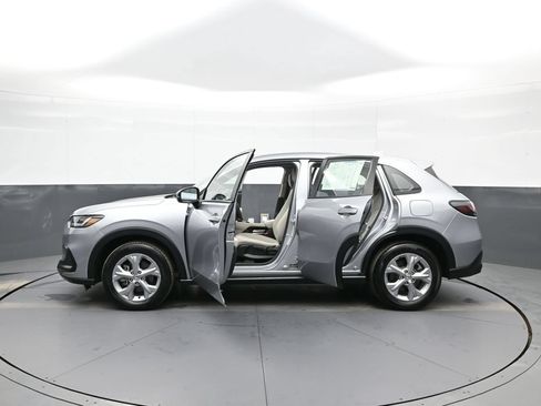 Certified 2023 Honda HR-V LX image 41