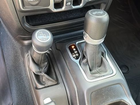 Used 2022 Jeep Wrangler Unlimited Sport w/ Sun And Sound Package AWD/4WD image 16