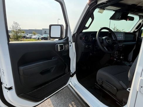 Used 2026 Jeep Wrangler Unlimited Rubicon AWD/4WD image 13