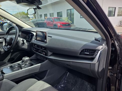 Used 2025 Nissan Rogue SV FWD image 23