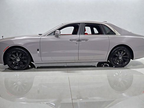 Used 2022 Rolls-Royce Ghost image 3