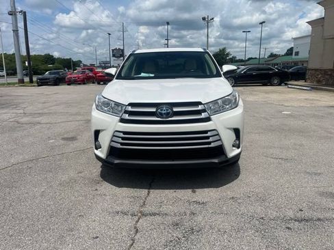 Used 2018 Toyota Highlander XLE AWD/4WD image 2