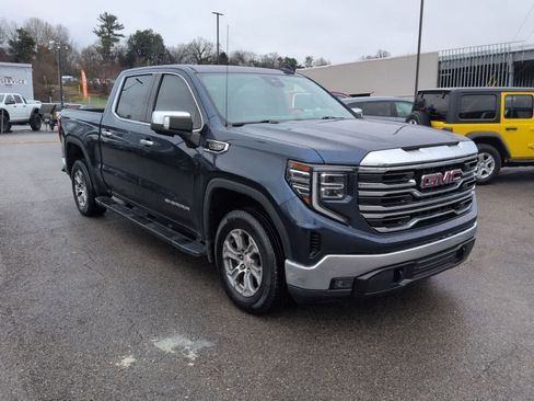 Used 2022 GMC Sierra 1500 SLT image 2